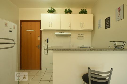 Cozinha de kitnet/studio para alugar com 1 quarto, 33m² em Octogonal, Brasília
