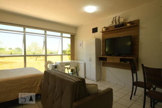 Sala de kitnet/studio para alugar com 1 quarto, 33m² em Octogonal, Brasília