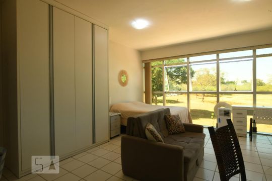 Sala de kitnet/studio para alugar com 1 quarto, 33m² em Octogonal, Brasília