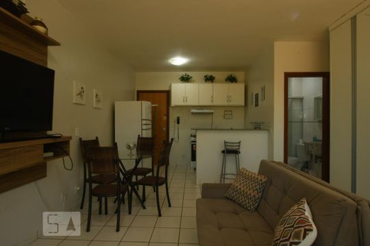 Sala de kitnet/studio para alugar com 1 quarto, 33m² em Octogonal, Brasília