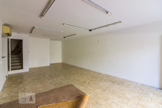 Garagem de casa à venda com 3 quartos, 270m² em Santa Teresinha, São Paulo