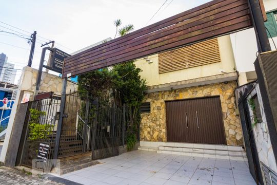 Fachada de casa à venda com 3 quartos, 270m² em Santa Teresinha, São Paulo