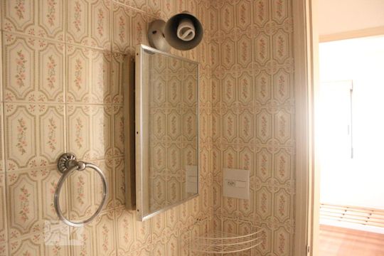 Banheiro de apartamento para alugar com 1 quarto, 43m² em Aclimação, São Paulo