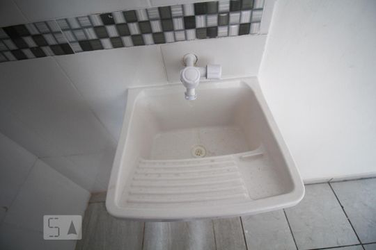 Lavanderia (Torneira) de kitnet/studio para alugar com 1 quarto, 40m² em Vila Bertioga, São Paulo