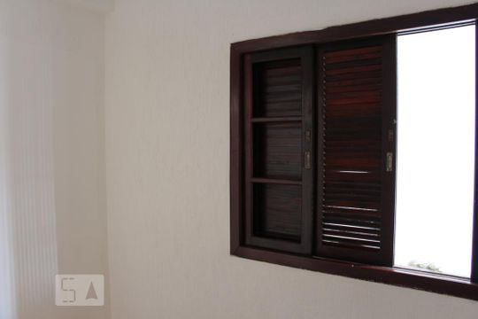 Quarto 1 de kitnet/studio para alugar com 2 quartos, 60m² em Vila Bertioga, São Paulo