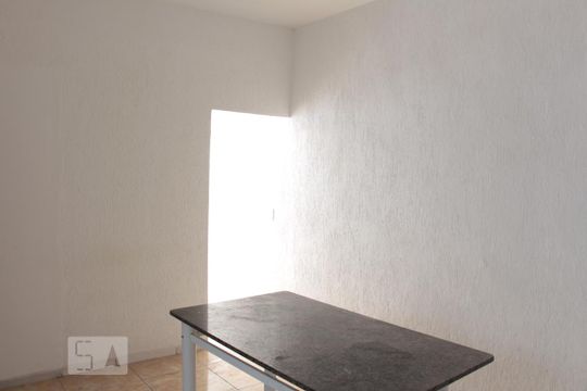 Sala/Cozinha de kitnet/studio para alugar com 2 quartos, 60m² em Vila Bertioga, São Paulo