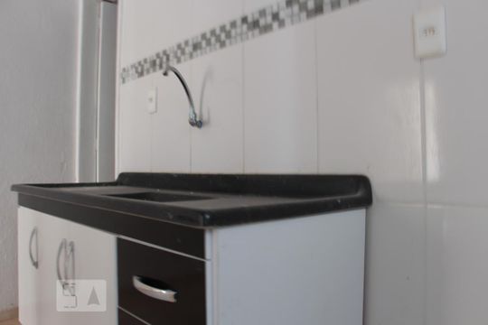 Sala/Cozinha de kitnet/studio para alugar com 2 quartos, 60m² em Vila Bertioga, São Paulo
