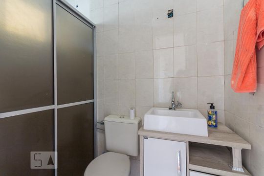 Banheiro de apartamento à venda com 2 quartos, 58m² em Rio Branco, Porto Alegre
