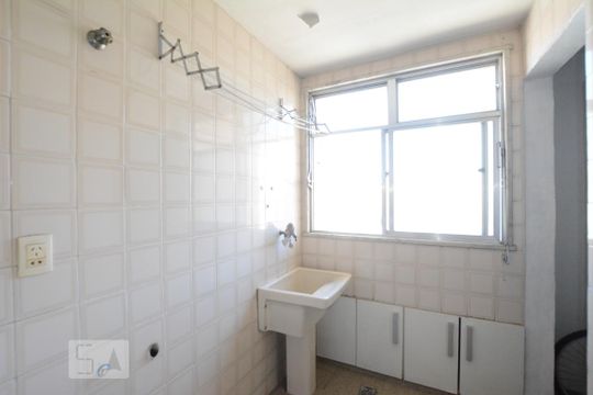 Área de serviço de apartamento para alugar com 2 quartos, 69m² em Penha Circular, Rio de Janeiro