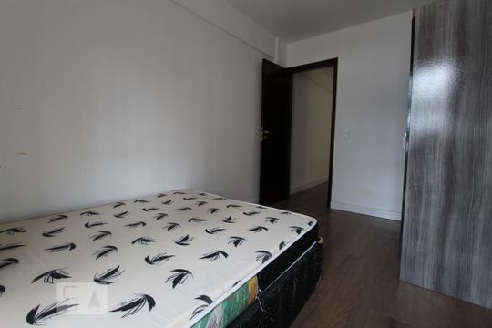 Quarto de apartamento à venda com 1 quarto, 31m² em Centro, Curitiba