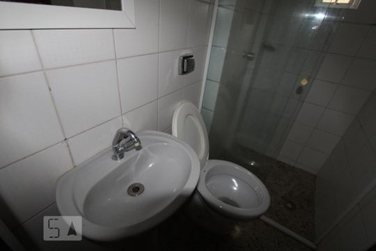 Banheiro de apartamento à venda com 1 quarto, 31m² em Centro, Curitiba