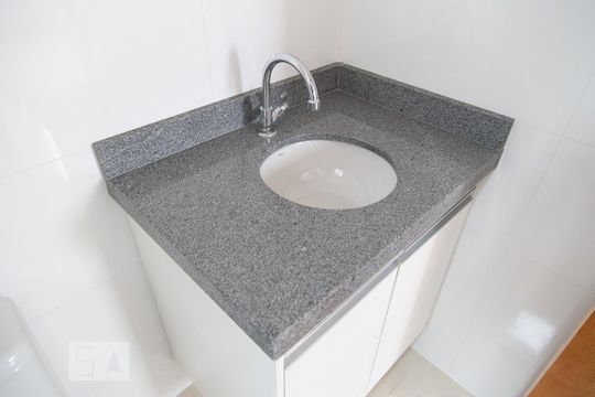 Banheiro de casa de condomínio à venda com 3 quartos, 148m² em Vila Bertioga, São Paulo