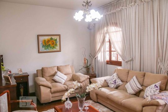Sala de casa para alugar com 4 quartos, 300m² em Vila Cloris, Belo Horizonte