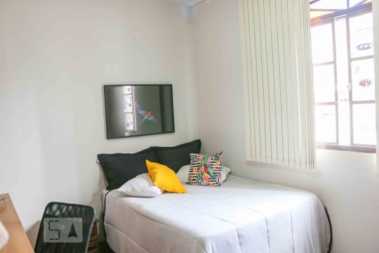 Quarto 1 de casa para alugar com 4 quartos, 300m² em Vila Cloris, Belo Horizonte