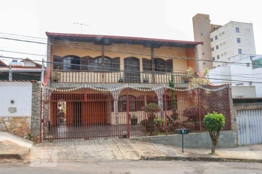 Fachada de casa para alugar com 4 quartos, 300m² em Vila Cloris, Belo Horizonte