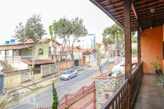 Varanda da Sala de TV de casa para alugar com 4 quartos, 300m² em Vila Cloris, Belo Horizonte