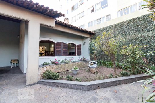 Quintal de casa à venda com 4 quartos, 431m² em Jardim Aida, Guarulhos
