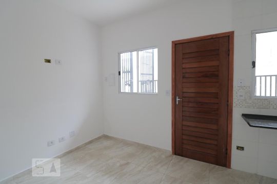 Sala e Cozinha  de casa de condomínio à venda com 1 quarto, 42m² em Chácara Seis de Outubro, São Paulo