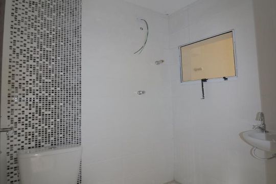 Banheiro de casa de condomínio para alugar com 1 quarto, 42m² em Chácara Seis de Outubro, São Paulo