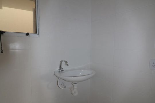 Banheiro de casa de condomínio à venda com 1 quarto, 42m² em Chácara Seis de Outubro, São Paulo