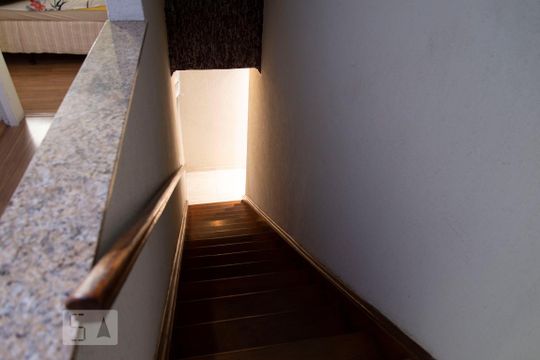 Escada de casa à venda com 3 quartos, 216m² em Quinta da Paineira, São Paulo