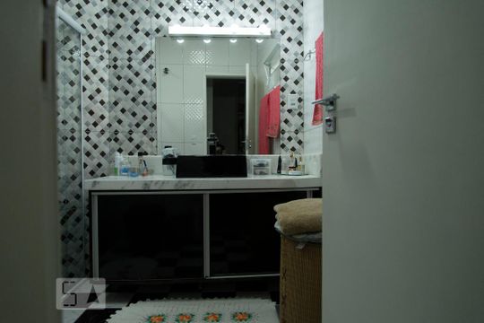 Banheiro da Suíte 1 de casa à venda com 3 quartos, 216m² em Quinta da Paineira, São Paulo