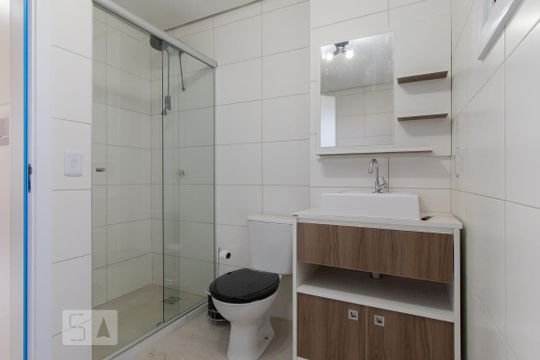 Banheiro de kitnet/studio para alugar com 1 quarto, 35m² em Pátria Nova, Novo Hamburgo