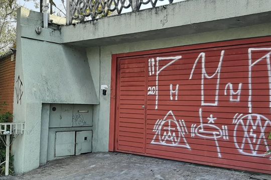 Fachada de casa à venda com 6 quartos, 635m² em Jardim Marajoara, São Paulo