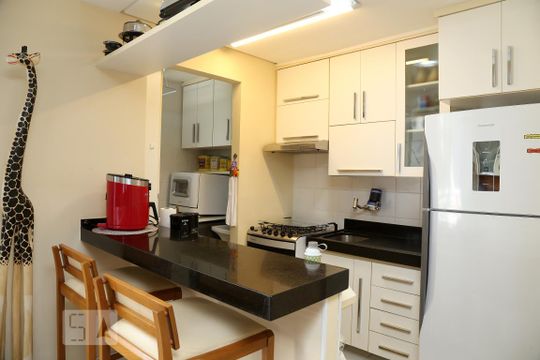 Cozinha de apartamento à venda com 1 quarto, 90m² em Vila Suzana, São Paulo