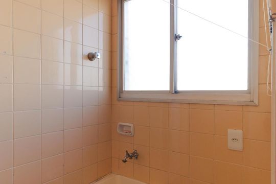 Área de Serviço de apartamento para alugar com 2 quartos, 70m² em Cambuí, Campinas