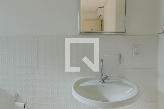 Banheiro da Suíte 1 de casa de condomínio para alugar com 3 quartos, 100m² em Vila Mariana, São Paulo
