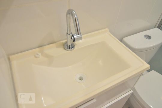 Banheiro de apartamento para alugar com 2 quartos, 46m² em Igara, Canoas