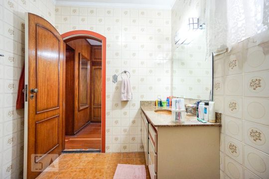 Banheiro suíte 01 de casa para alugar com 3 quartos, 268m² em Jardim Anália Franco, São Paulo