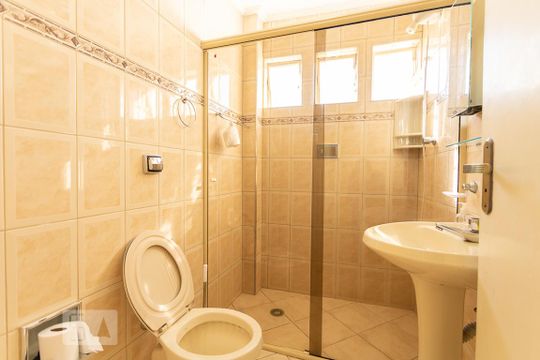 Banheiro  de apartamento à venda com 2 quartos, 70m² em Luz, São Paulo