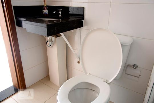 Banheiro de apartamento à venda com 1 quarto, 34m² em Samambaia Norte (samambaia), Brasília