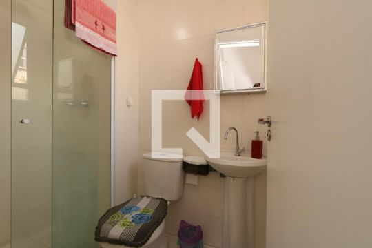 Banheiro da Suite de apartamento à venda com 3 quartos, 59m² em Parque São Vicente, Mauá