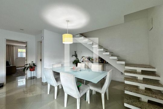 Sala de casa de condomínio à venda com 4 quartos, 220m² em Camorim, Rio de Janeiro