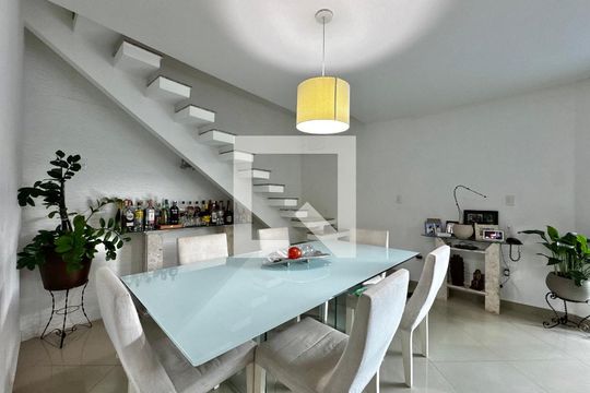Sala de casa de condomínio à venda com 4 quartos, 220m² em Camorim, Rio de Janeiro