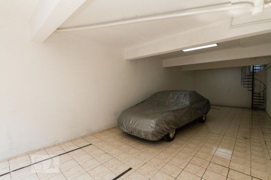 Garagem de casa à venda com 3 quartos, 180m² em Jardim Ana Rosa, São Paulo