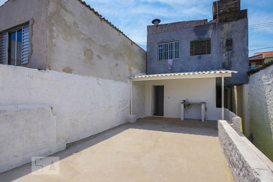 Quintal de casa para alugar com 1 quarto, 70m² em Jardim Eliane, São Paulo