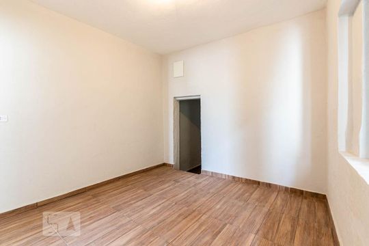 Sala de casa para alugar com 1 quarto, 70m² em Jardim Eliane, São Paulo
