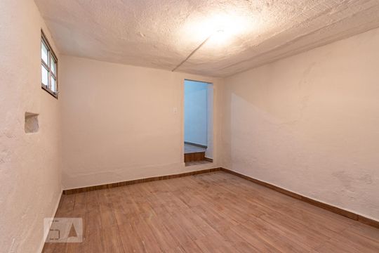 Quarto de casa para alugar com 1 quarto, 70m² em Jardim Eliane, São Paulo
