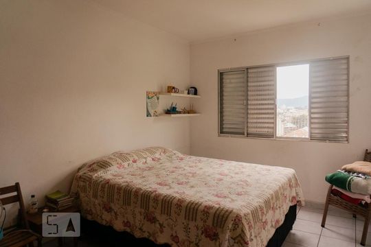 Quarto 1 de casa para alugar com 4 quartos, 330m² em Chora Menino, São Paulo
