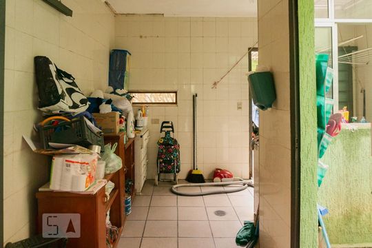 Área de Serviço de casa para alugar com 4 quartos, 330m² em Chora Menino, São Paulo