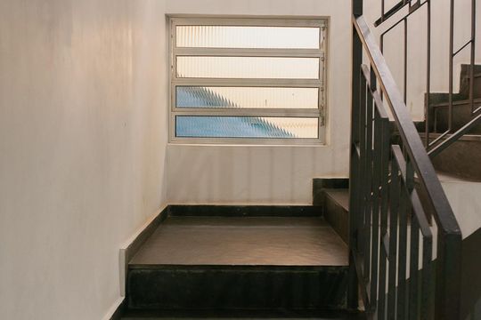 Escadas de casa para alugar com 4 quartos, 330m² em Chora Menino, São Paulo