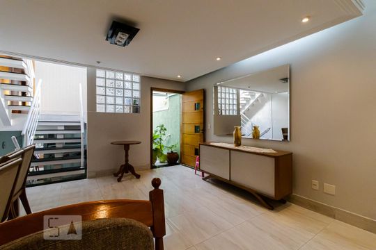 Sala de casa à venda com 3 quartos, 130m² em Jardim Maria Estela, São Paulo