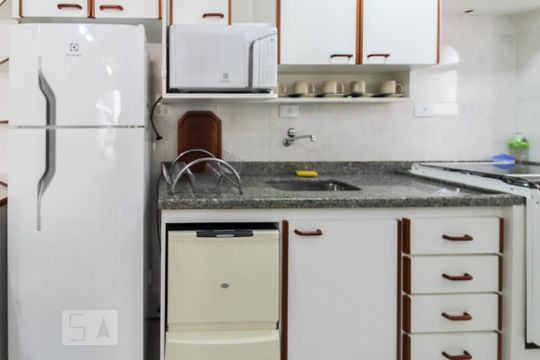 Cozinha de apartamento para alugar com 1 quarto, 45m² em Vila Olímpia, São Paulo