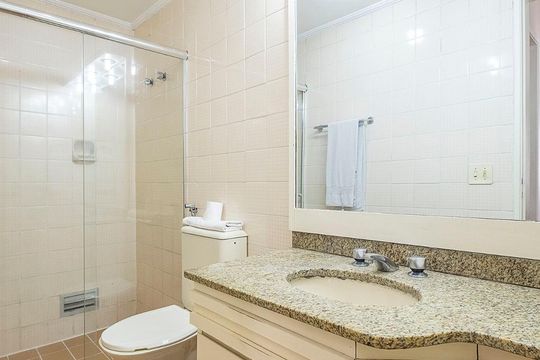 Banheiro de apartamento para alugar com 1 quarto, 38m² em Jardim Paulista, São Paulo