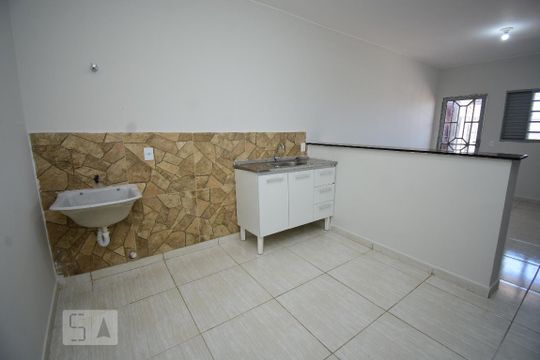 Cozinha e Área de Serviço de apartamento para alugar com 2 quartos, 50m² em Samambaia Sul (samambaia), Brasília