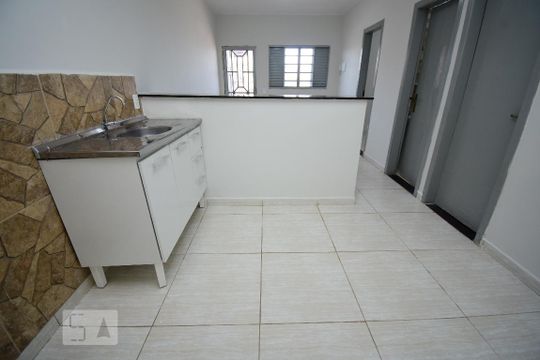 Cozinha e Área de Serviço de apartamento para alugar com 2 quartos, 50m² em Samambaia Sul (samambaia), Brasília